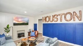 Spacious 5BR 3BA Holiday Home Close to Stadiums with Hot Tub